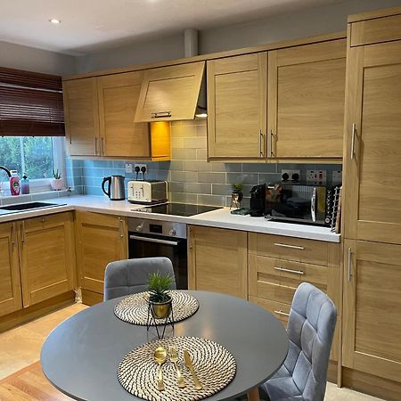 לונדון 2 Bedroom Apartment Chiswick Park Tube Station מראה חיצוני תמונה