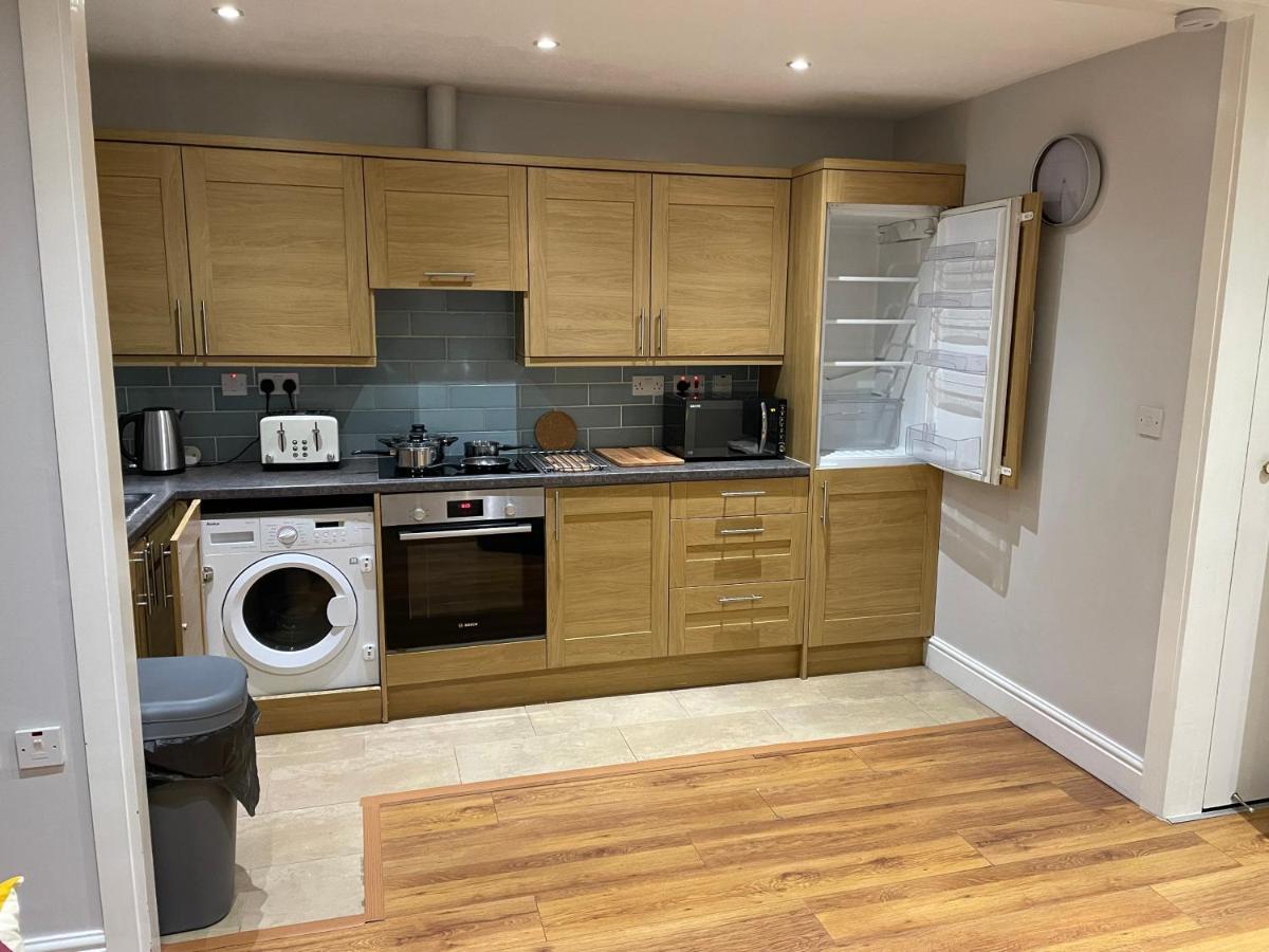 לונדון 2 Bedroom Apartment Chiswick Park Tube Station מראה חיצוני תמונה