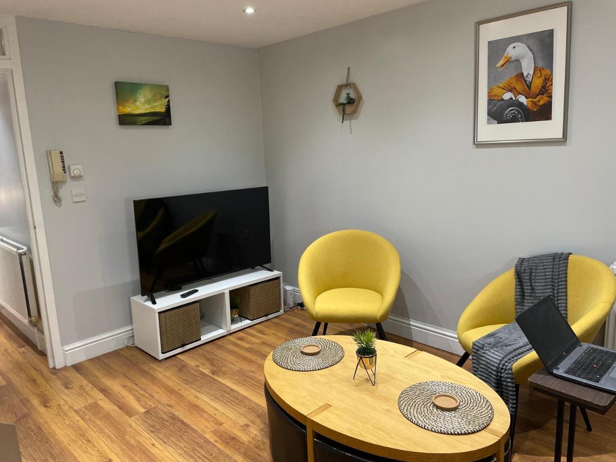 לונדון 2 Bedroom Apartment Chiswick Park Tube Station מראה חיצוני תמונה