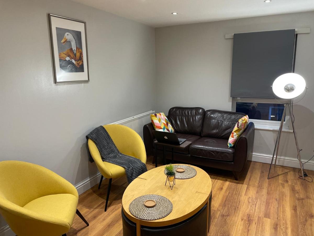 לונדון 2 Bedroom Apartment Chiswick Park Tube Station מראה חיצוני תמונה