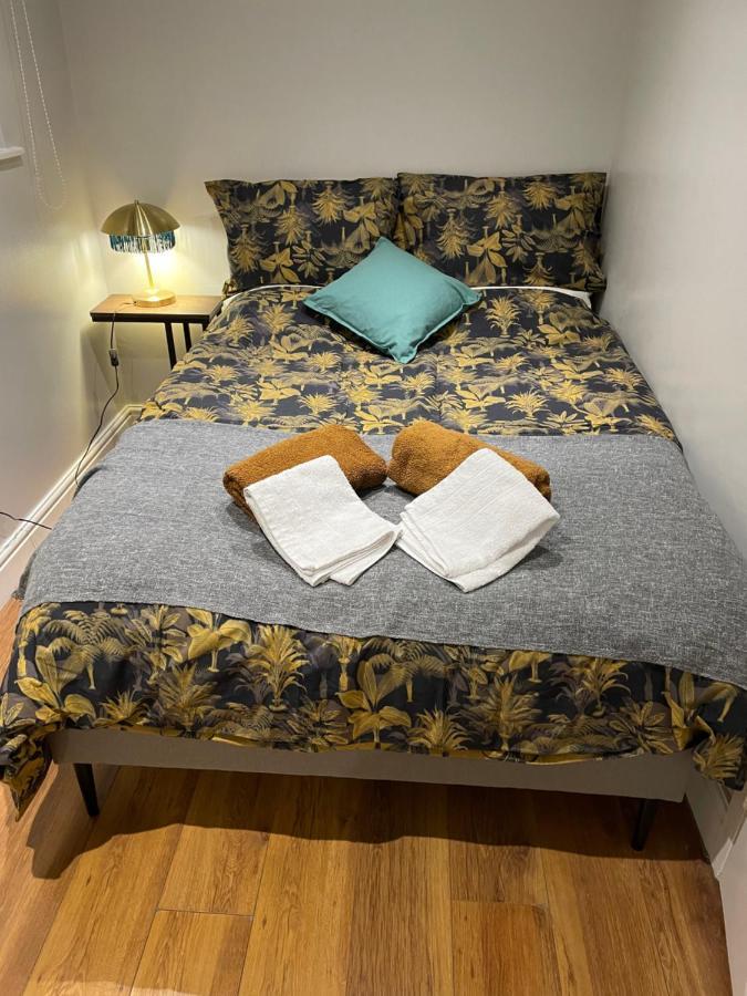 לונדון 2 Bedroom Apartment Chiswick Park Tube Station מראה חיצוני תמונה