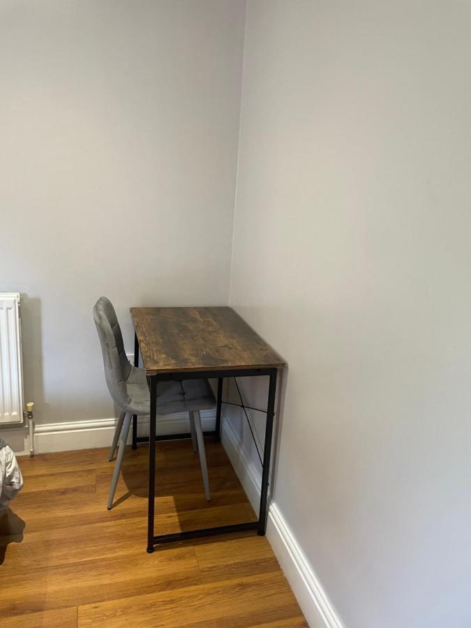 לונדון 2 Bedroom Apartment Chiswick Park Tube Station מראה חיצוני תמונה