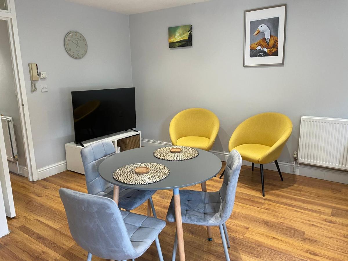 לונדון 2 Bedroom Apartment Chiswick Park Tube Station מראה חיצוני תמונה