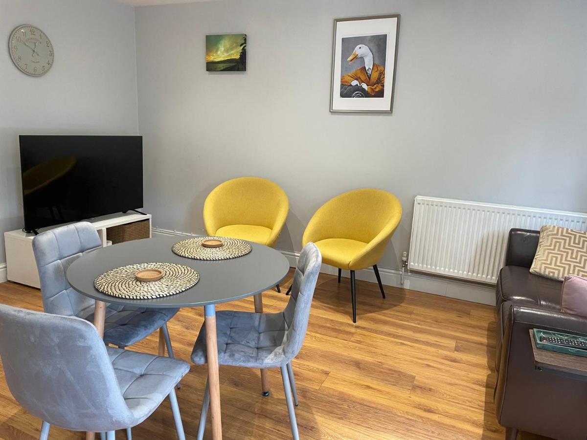 לונדון 2 Bedroom Apartment Chiswick Park Tube Station מראה חיצוני תמונה