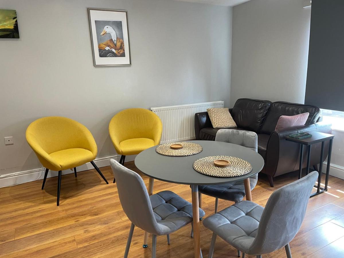 לונדון 2 Bedroom Apartment Chiswick Park Tube Station מראה חיצוני תמונה