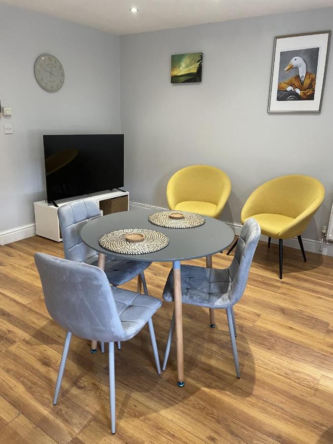 לונדון 2 Bedroom Apartment Chiswick Park Tube Station מראה חיצוני תמונה