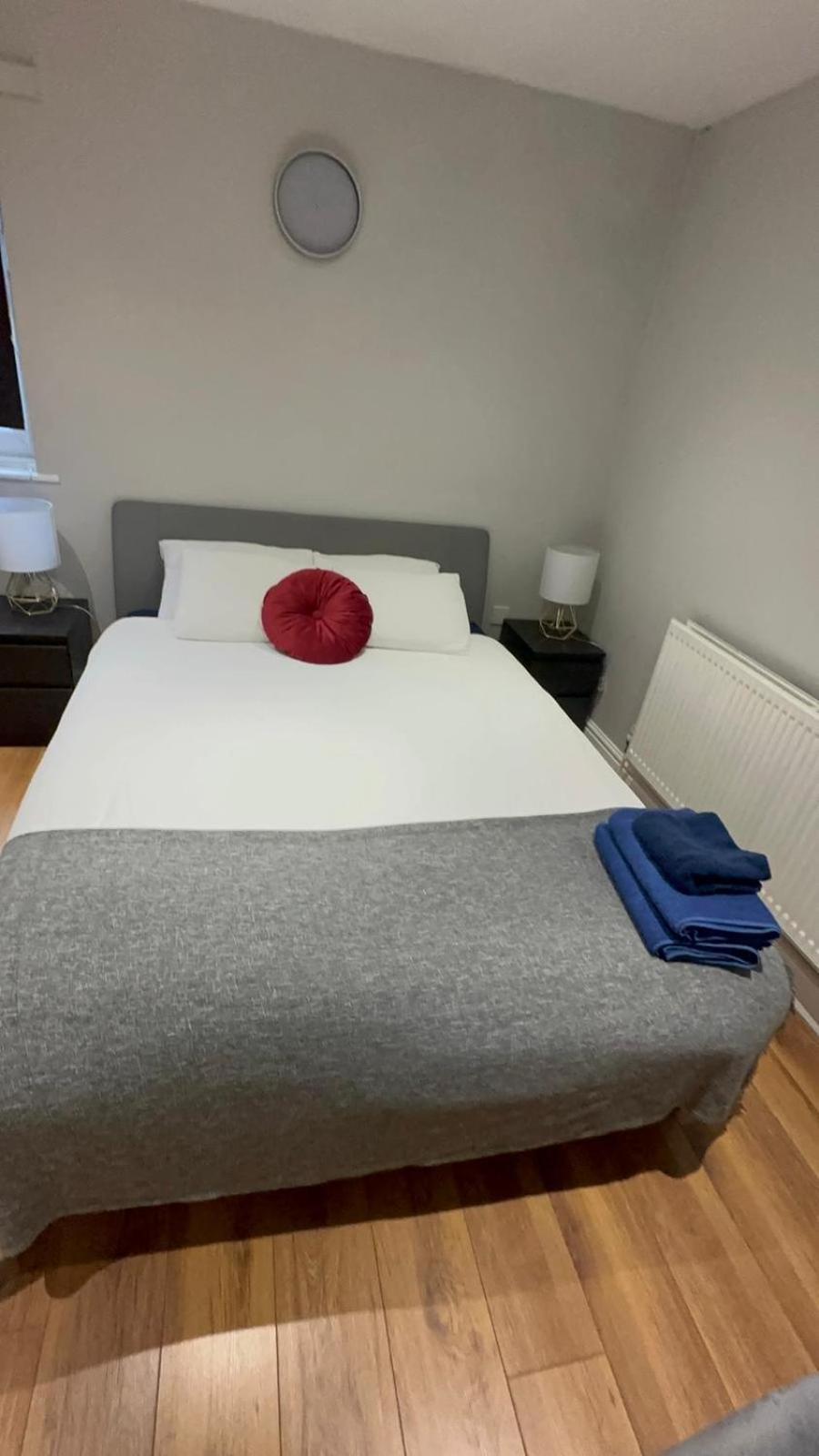 לונדון 2 Bedroom Apartment Chiswick Park Tube Station מראה חיצוני תמונה