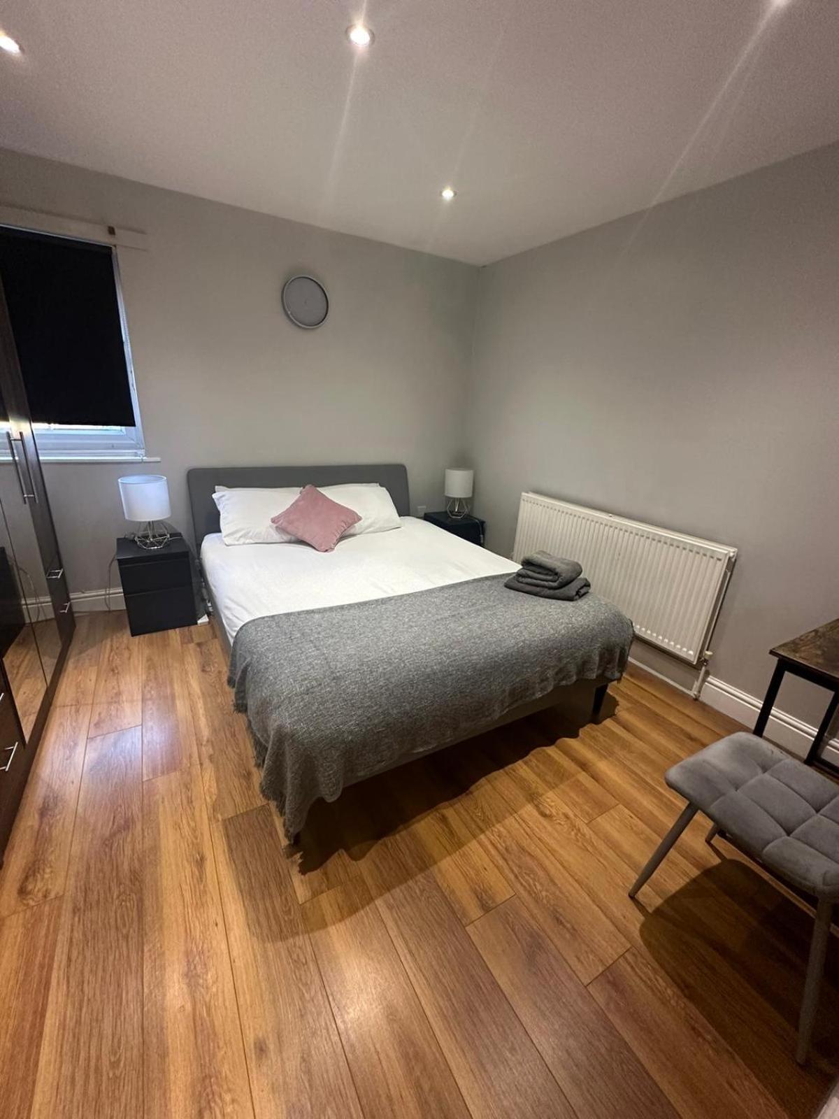 לונדון 2 Bedroom Apartment Chiswick Park Tube Station מראה חיצוני תמונה