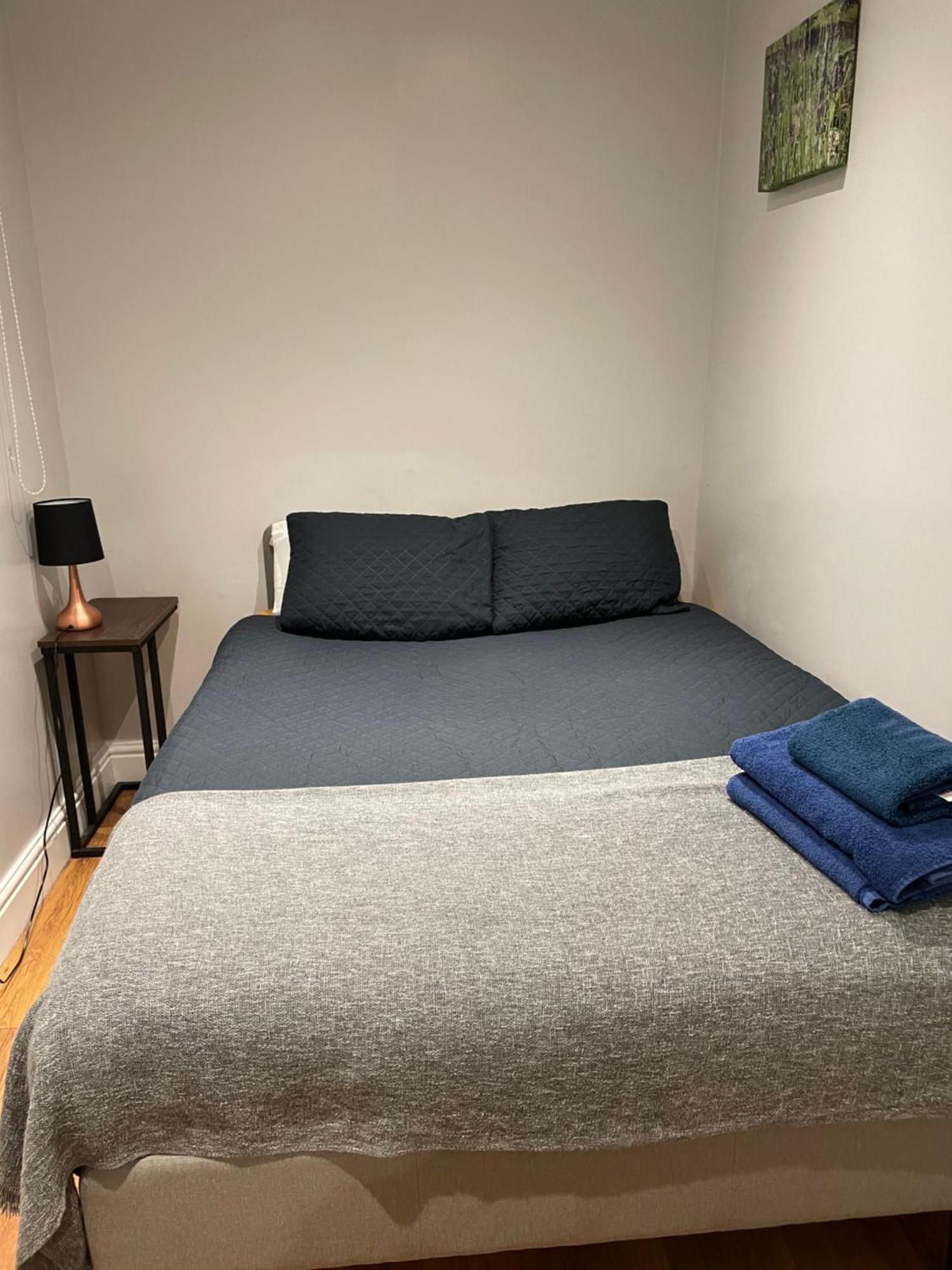 לונדון 2 Bedroom Apartment Chiswick Park Tube Station מראה חיצוני תמונה