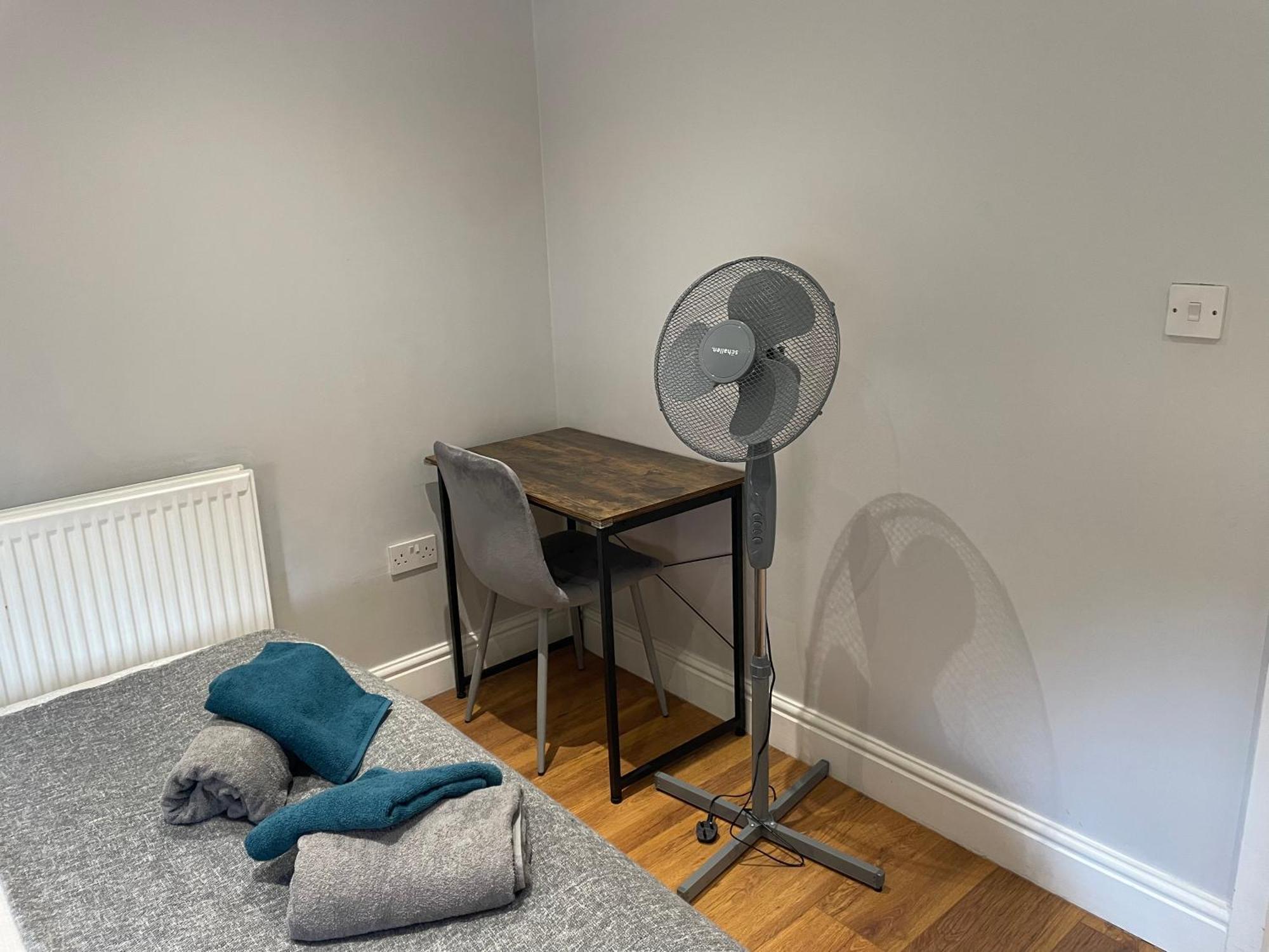 לונדון 2 Bedroom Apartment Chiswick Park Tube Station מראה חיצוני תמונה